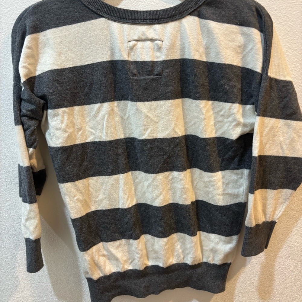 Abercrombie & Fitch Gray & Cream Striped Sweater Women’s Medium - Picture 7 of 10